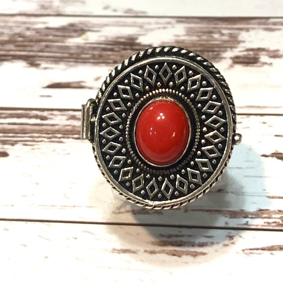 Coral & Silver Poison Box Ring - Picture 4 of 4